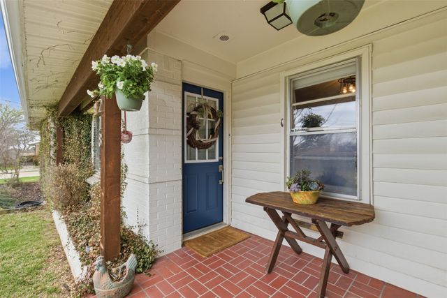 1218 Warden Street, Benbrook, TX 76126