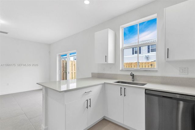 11925 NW 46th St, Coral Springs, FL 33076