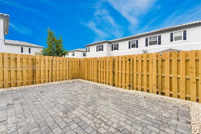 11925 NW 46th St, Coral Springs, FL 33076