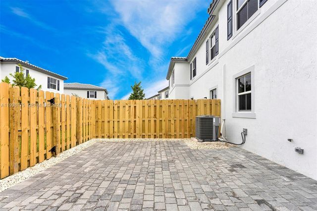 11925 NW 46th St, Coral Springs, FL 33076