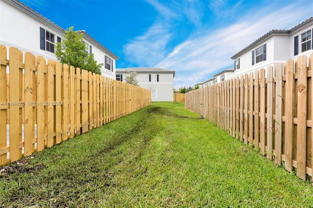 11925 NW 46th St, Coral Springs, FL 33076