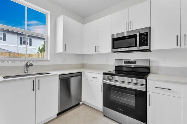 11925 NW 46th St, Coral Springs, FL 33076