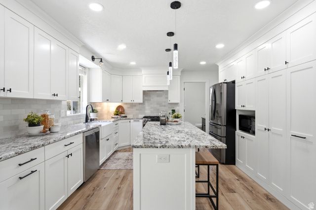 2744 E WOODHAMPTON CIR, Sandy, UT 84092