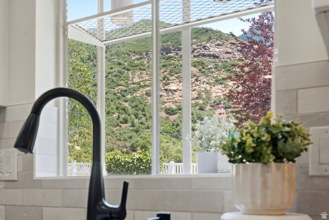 2744 E WOODHAMPTON CIR, Sandy, UT 84092