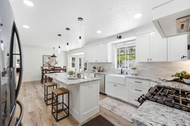 2744 E WOODHAMPTON CIR, Sandy, UT 84092