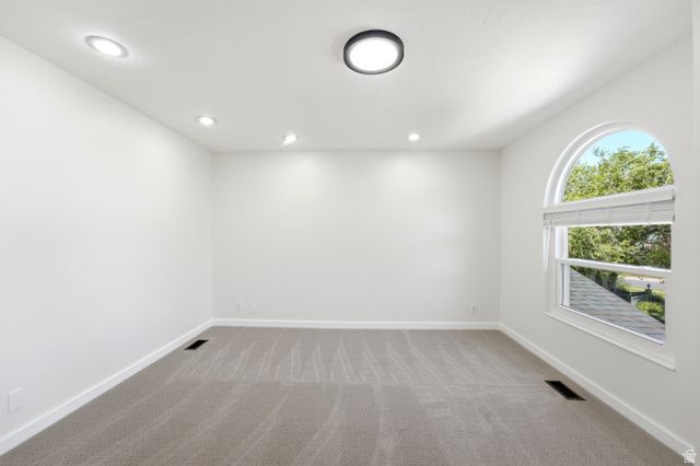 2744 E WOODHAMPTON CIR, Sandy, UT 84092