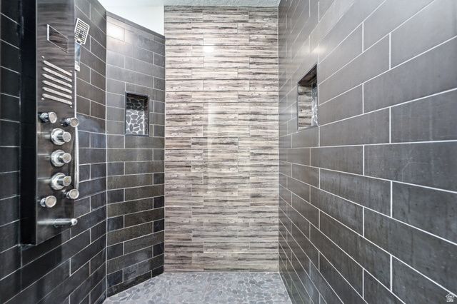 2744 E WOODHAMPTON CIR, Sandy, UT 84092