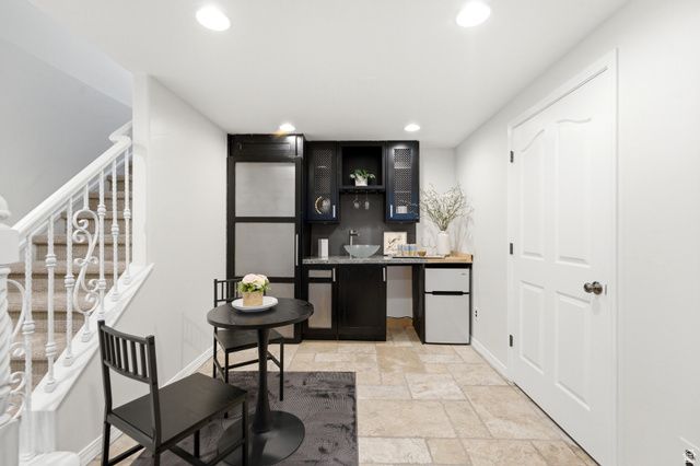 2744 E WOODHAMPTON CIR, Sandy, UT 84092