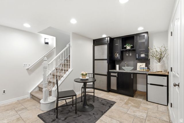 2744 E WOODHAMPTON CIR, Sandy, UT 84092