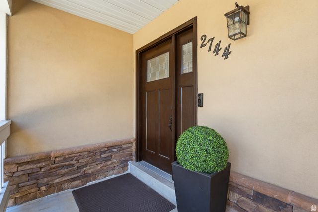 2744 E WOODHAMPTON CIR, Sandy, UT 84092