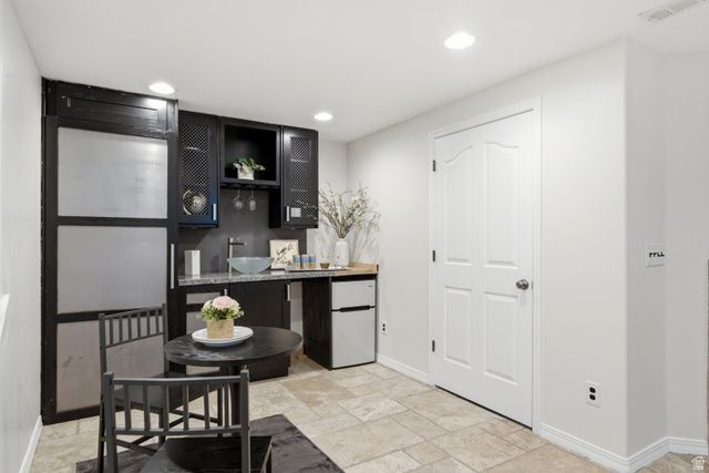 2744 E WOODHAMPTON CIR, Sandy, UT 84092