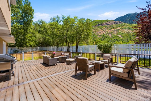 2744 E WOODHAMPTON CIR, Sandy, UT 84092