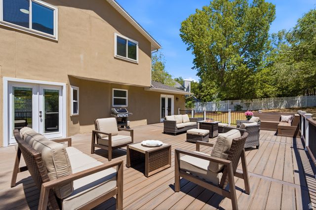 2744 E WOODHAMPTON CIR, Sandy, UT 84092