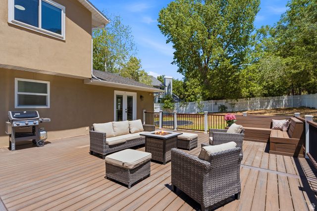 2744 E WOODHAMPTON CIR, Sandy, UT 84092