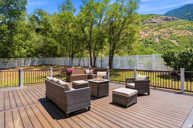 2744 E WOODHAMPTON CIR, Sandy, UT 84092