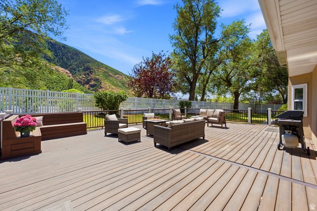 2744 E WOODHAMPTON CIR, Sandy, UT 84092