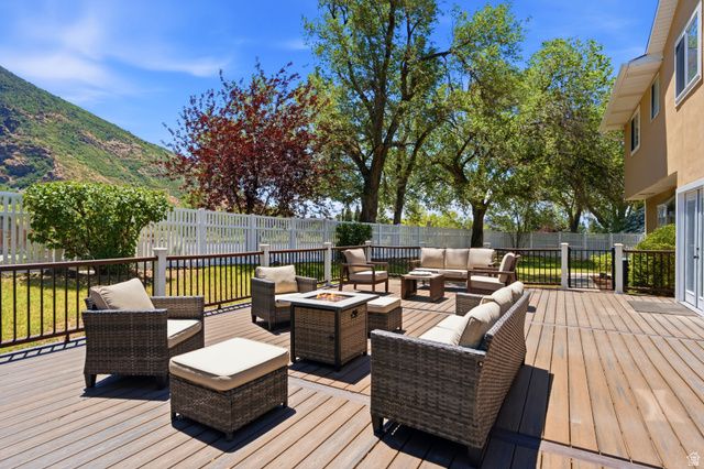 2744 E WOODHAMPTON CIR, Sandy, UT 84092