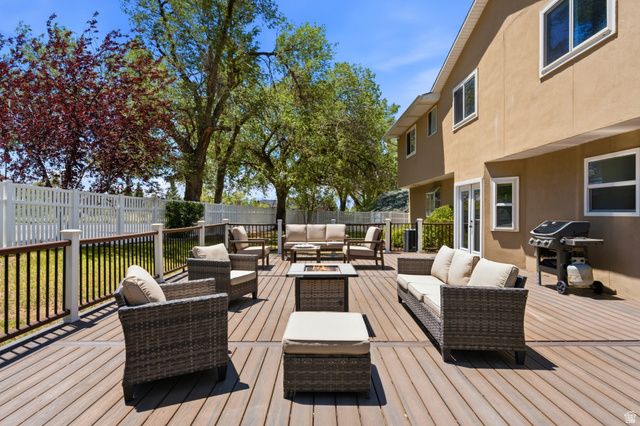 2744 E WOODHAMPTON CIR, Sandy, UT 84092