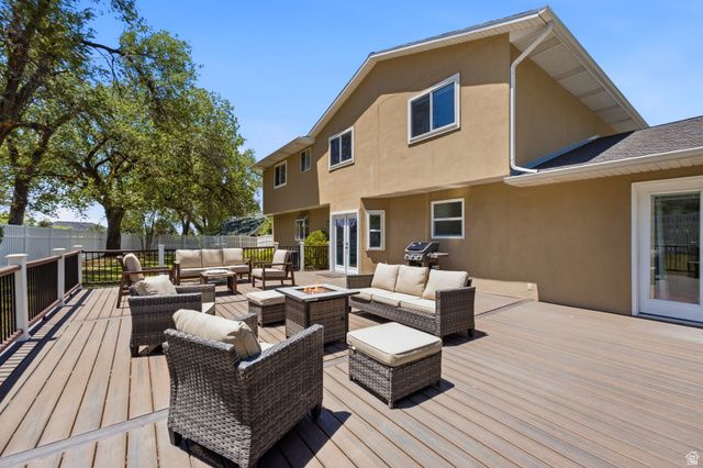 2744 E WOODHAMPTON CIR, Sandy, UT 84092