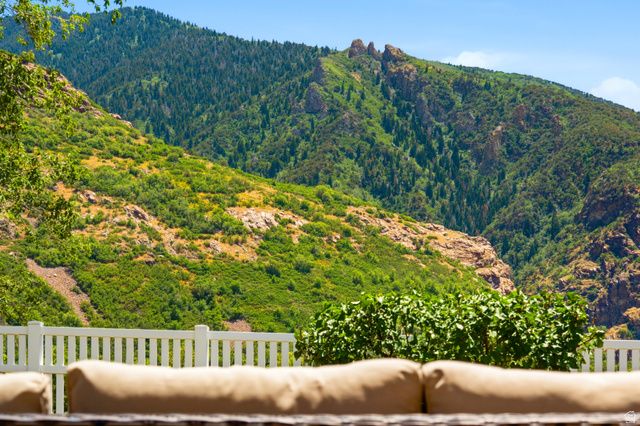 2744 E WOODHAMPTON CIR, Sandy, UT 84092