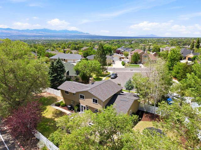 2744 E WOODHAMPTON CIR, Sandy, UT 84092