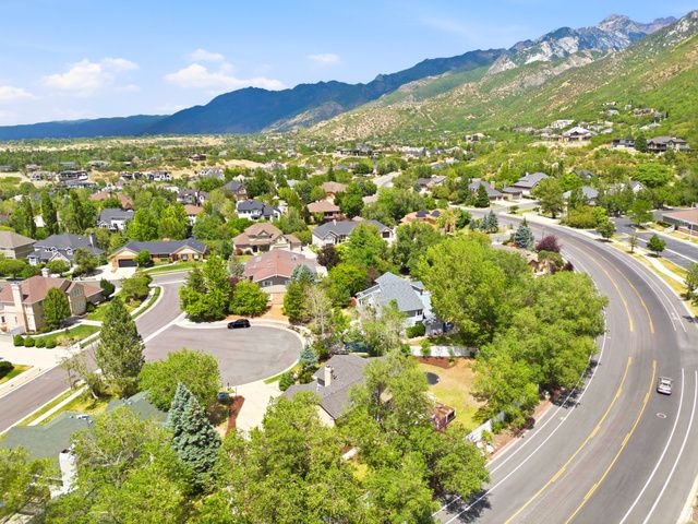 2744 E WOODHAMPTON CIR, Sandy, UT 84092
