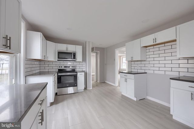 2017 OLD PHILADELPHIA PIKE, Smoketown, PA 17576