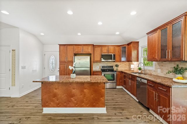 5801 Lindenwood Drive, Matthews, NC 28104