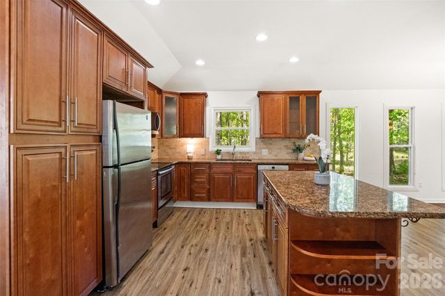 5801 Lindenwood Drive, Matthews, NC 28104