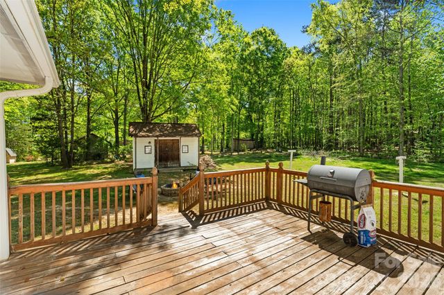 5801 Lindenwood Drive, Matthews, NC 28104