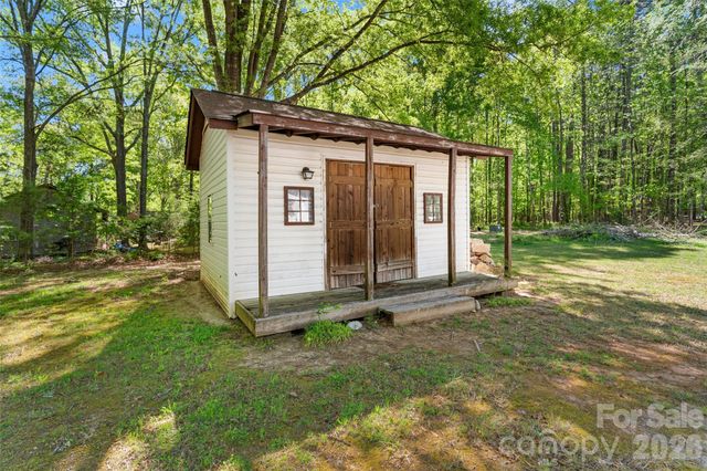 5801 Lindenwood Drive, Matthews, NC 28104