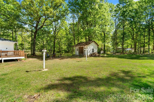 5801 Lindenwood Drive, Matthews, NC 28104