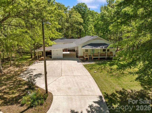 5801 Lindenwood Drive, Matthews, NC 28104