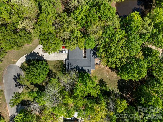 5801 Lindenwood Drive, Matthews, NC 28104