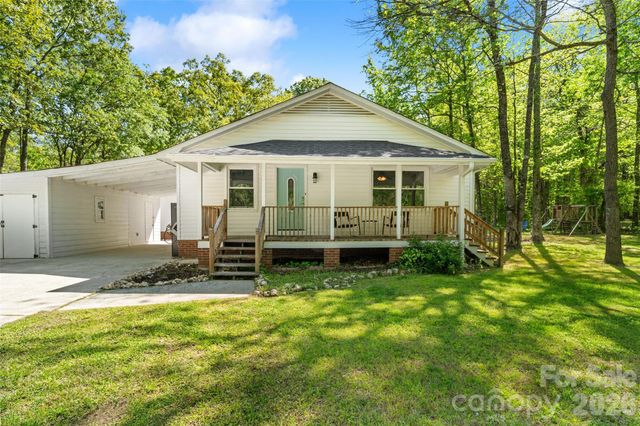 5801 Lindenwood Drive, Matthews, NC 28104