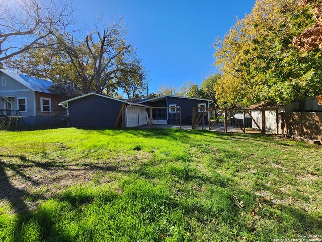 521 Willow Ave, New Braunfels, TX 78130