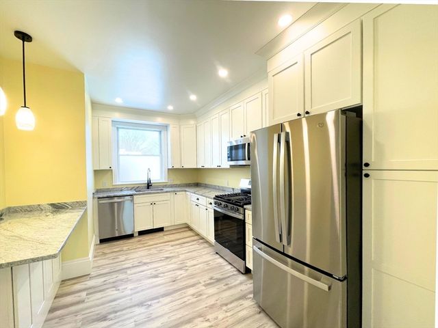 12 Briggs St 1, Salem, MA 01970