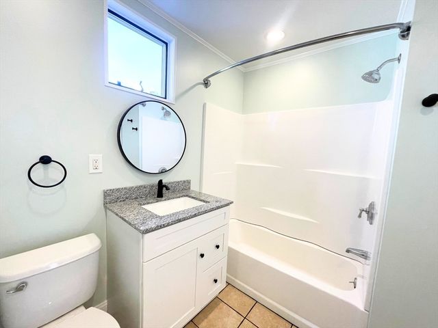 12 Briggs St 1, Salem, MA 01970