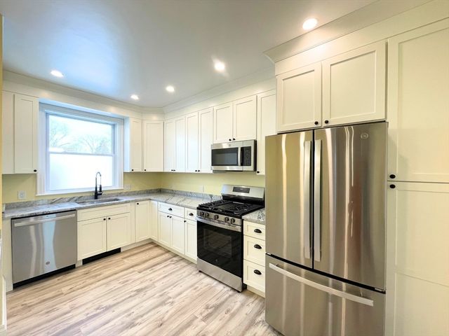 12 Briggs St 1, Salem, MA 01970