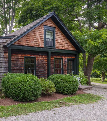 8 Old Killearn Road, Millbrook, NY 12545