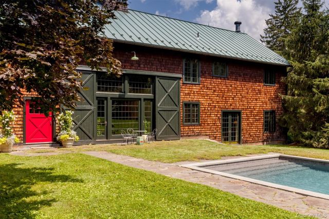 8 Old Killearn Road, Millbrook, NY 12545