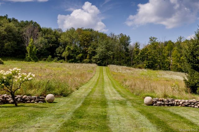 8 Old Killearn Road, Millbrook, NY 12545