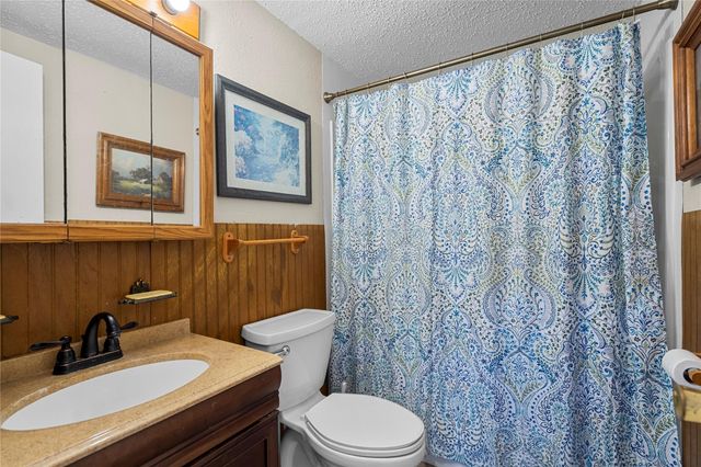 1161 Creeklake Drive, Onalaska, TX 77360