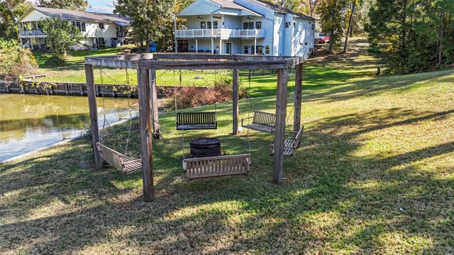 1161 Creeklake Drive, Onalaska, TX 77360