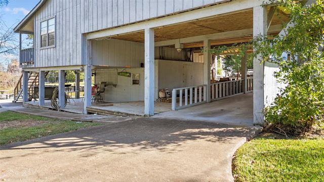 1161 Creeklake Drive, Onalaska, TX 77360