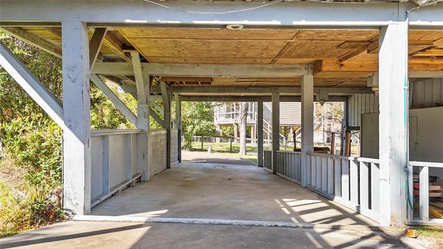 1161 Creeklake Drive, Onalaska, TX 77360