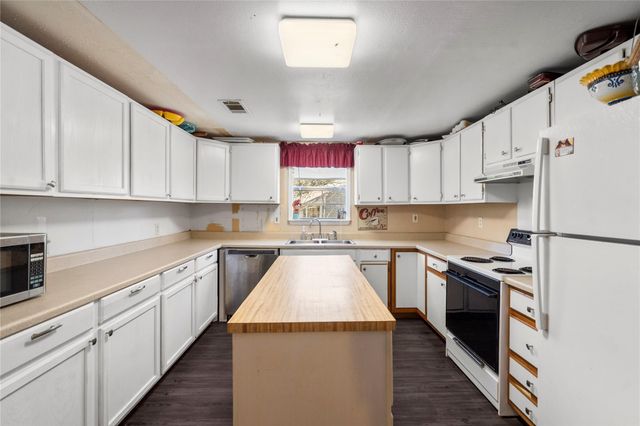 1161 Creeklake Drive, Onalaska, TX 77360