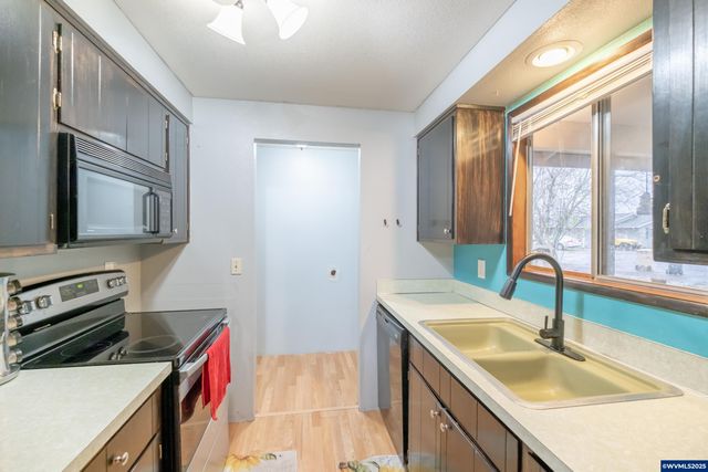 280 Honeysuckle St, Lebanon, OR 97567