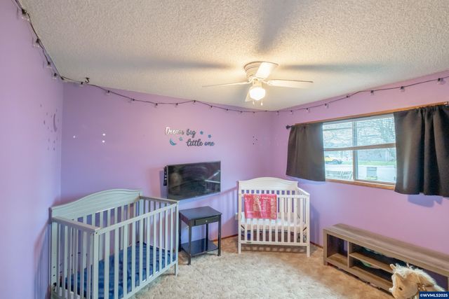 280 Honeysuckle St, Lebanon, OR 97567