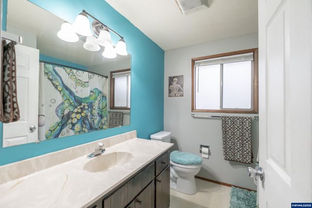 280 Honeysuckle St, Lebanon, OR 97567